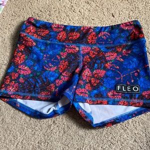Fleo 3.25” blue and red floral shorts, size small
